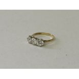 9ct gold 3 clear stone ring, size M. Estimate £30-40.