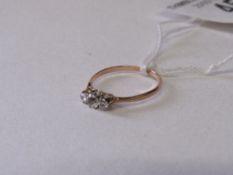 9ct gold & 3 clear stone ring, size N. Estimate £20-30.