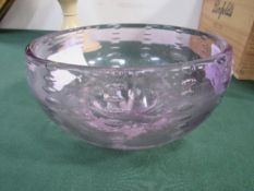 White Friars amethyst controlled bubbles bowl. Estimate £30-40.