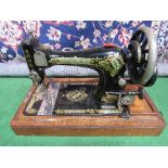 Singer sewing machine in a wooden case, ref F4333157. Estimate £10-20.