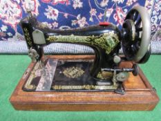 Singer sewing machine in a wooden case, ref F4333157. Estimate £10-20.