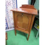 Unusual mahogany purdonium on legs with liner, 46cms x 86cms x 35cms. Estimate £10-20.