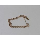 9ct gold chain link bracelet, 10gms. Estimate £80-100.