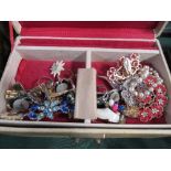 Large collection of costume jewellery. Estimate £20-30.