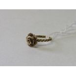 9ct gold floral ring, size M. Estimate £20-30.