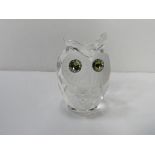 Large Swarovski crystal glass owl, 7cms. Estimate £20-30.