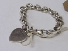 Tiffany & Co hallmarked silver heart bracelet. Estimate £30-40.