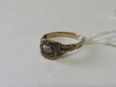 18ct gold (tested) mourning ring with dark brown stone, size S 1/2. Estimate £75-85.