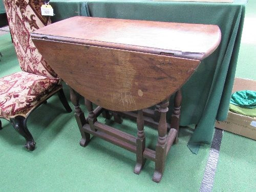 Oak drop-side gate leg table, 88cms x 77cms x 69cms. Estimate £20-30.