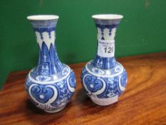 Pair of blue & white vases, 1 a/f. Estimate £5-10.