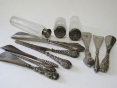 6 silver handled shoe horns, silver handled button hook, silver handled tongs & 3 silver plate