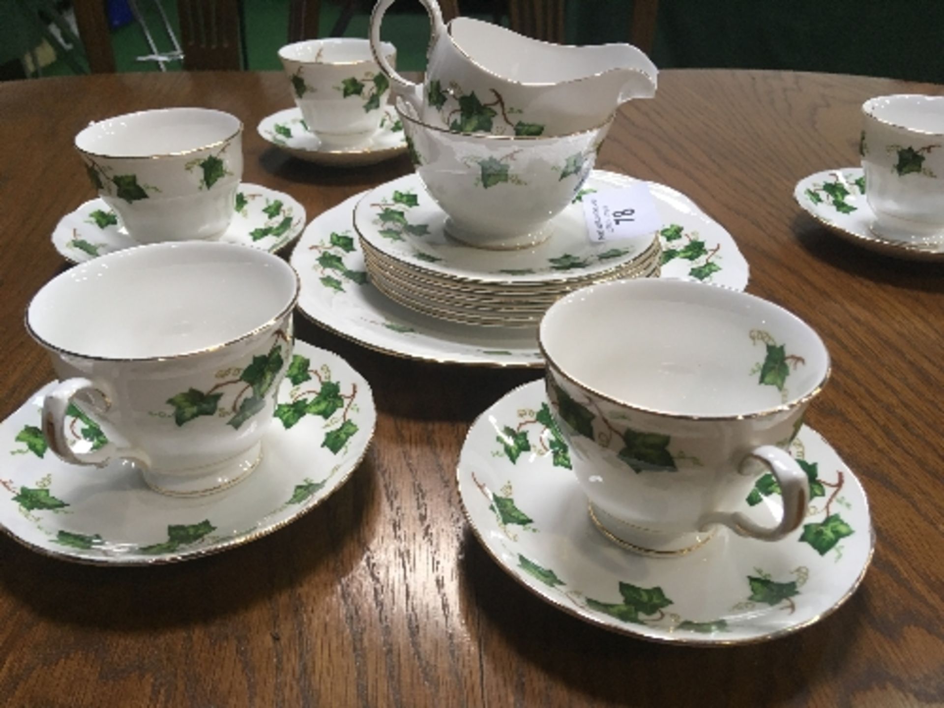 Colclough ivy leaf vintage tea set, 21 pieces. Estimate £30-40. - Image 3 of 3