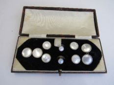 Gentleman's dress shirt studs & matching cufflinks of mother of pearl & silver white metal, in