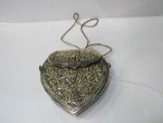 White metal evening bag. Estimate £25-35.