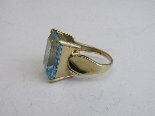 9ct gold large aquamarine blue stone ring, size N, weight 9.3gms. Estimate £250-350. - Image 3 of 3