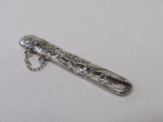 Sterling silver decorated needle case. Estimate £15-25.