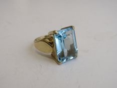9ct gold large aquamarine blue stone ring, size N, weight 9.3gms. Estimate £250-350.