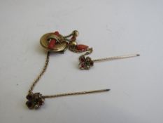 Victorian coral & gold coloured metal brooch with coral & floral drops. Estimate £120-140.