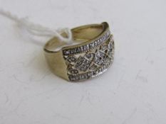 Lady's 9ct yellow gold & diamond ring, size P, weight 3.8gms. Estimate £95-105.