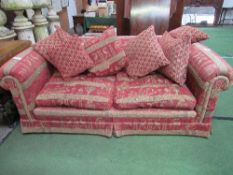 Large 2 seat Chesterfield shaped red & gold upholstered sofa, 204cms x 110cms. Estimate £50-80.