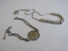 925 silver necklace & 925 silver bracelet. Estimate £20-30.