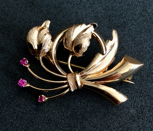 Contemporary 18ct gold floral brooch set with rubies, weight 8.8gms. Estimate £180-200.