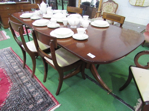 Mahogany extending dining table, 230cms (extended) x 99cms x 77cms with 4 chairs & 2 carvers