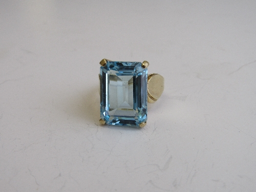 9ct gold large aquamarine blue stone ring, size N, weight 9.3gms. Estimate £250-350. - Image 2 of 3
