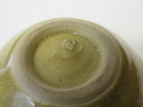Lucie Rie (1902-1995). A mustard yellow glazed Lucie Rie bowl with manganese rim. Impressed seal LR, - Image 2 of 5