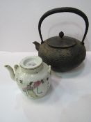 19th century black oriental metal kettle & Chinese porcelain teapot. Estimate £40-60.