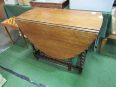 Oak gate-leg table on barley twist legs, 135cms (open) x 92cms. Estimate £20-40.