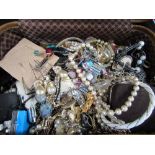 Vanity case filled with vintage, costume & modern fashion jewellery. Estimate £15-20.