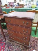 Mahogany hi-fi cabinet with rising lid, 60cms x 44cms x 82cms. Estimate £10-20.