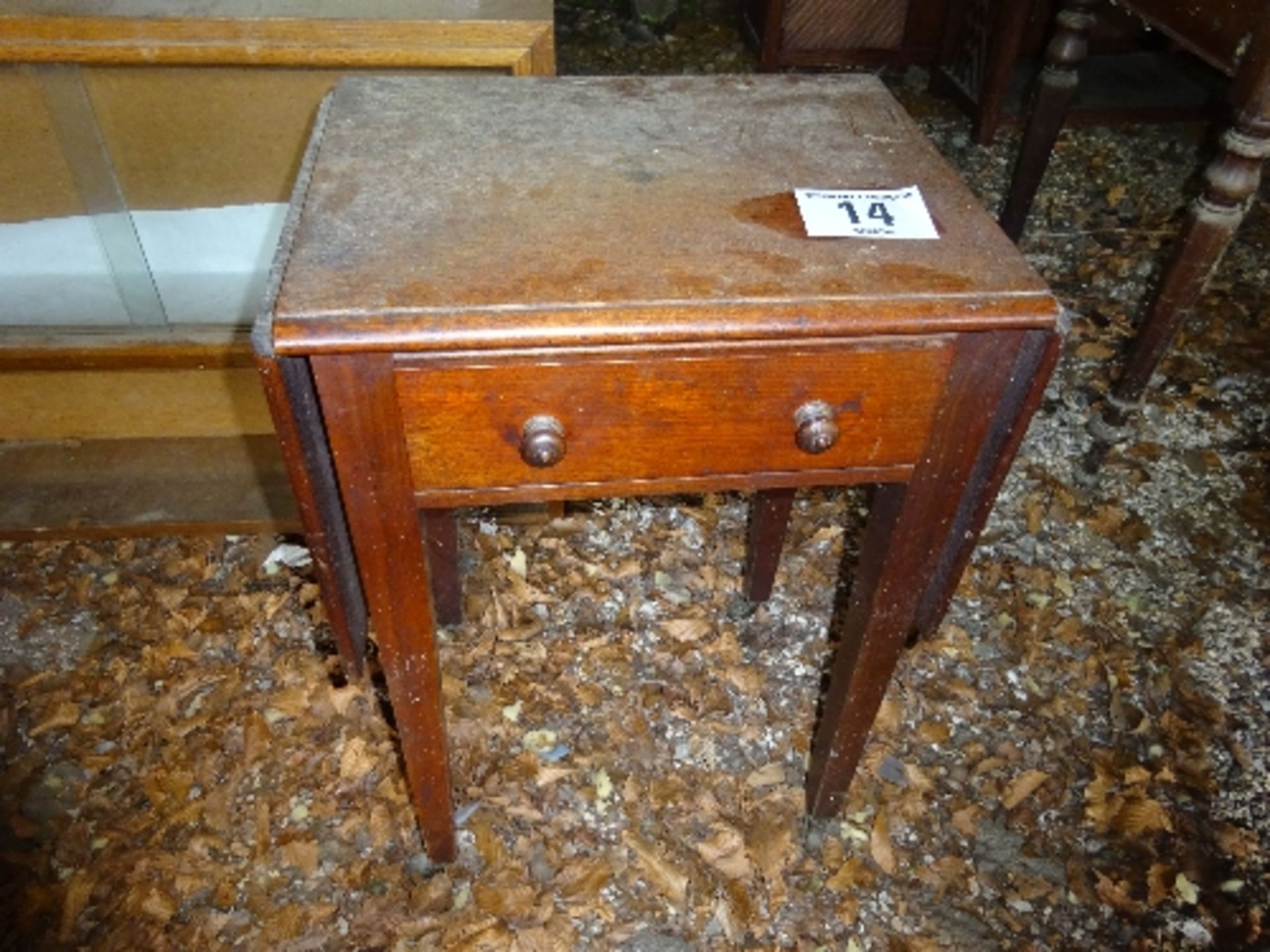 Small mahogany dropside table with drawer