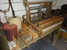 Harris Loom 73cm x 74cm, weaving loom model and yarn