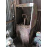 Oil cabinet