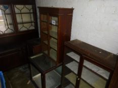 4 display cabinets - various sizes