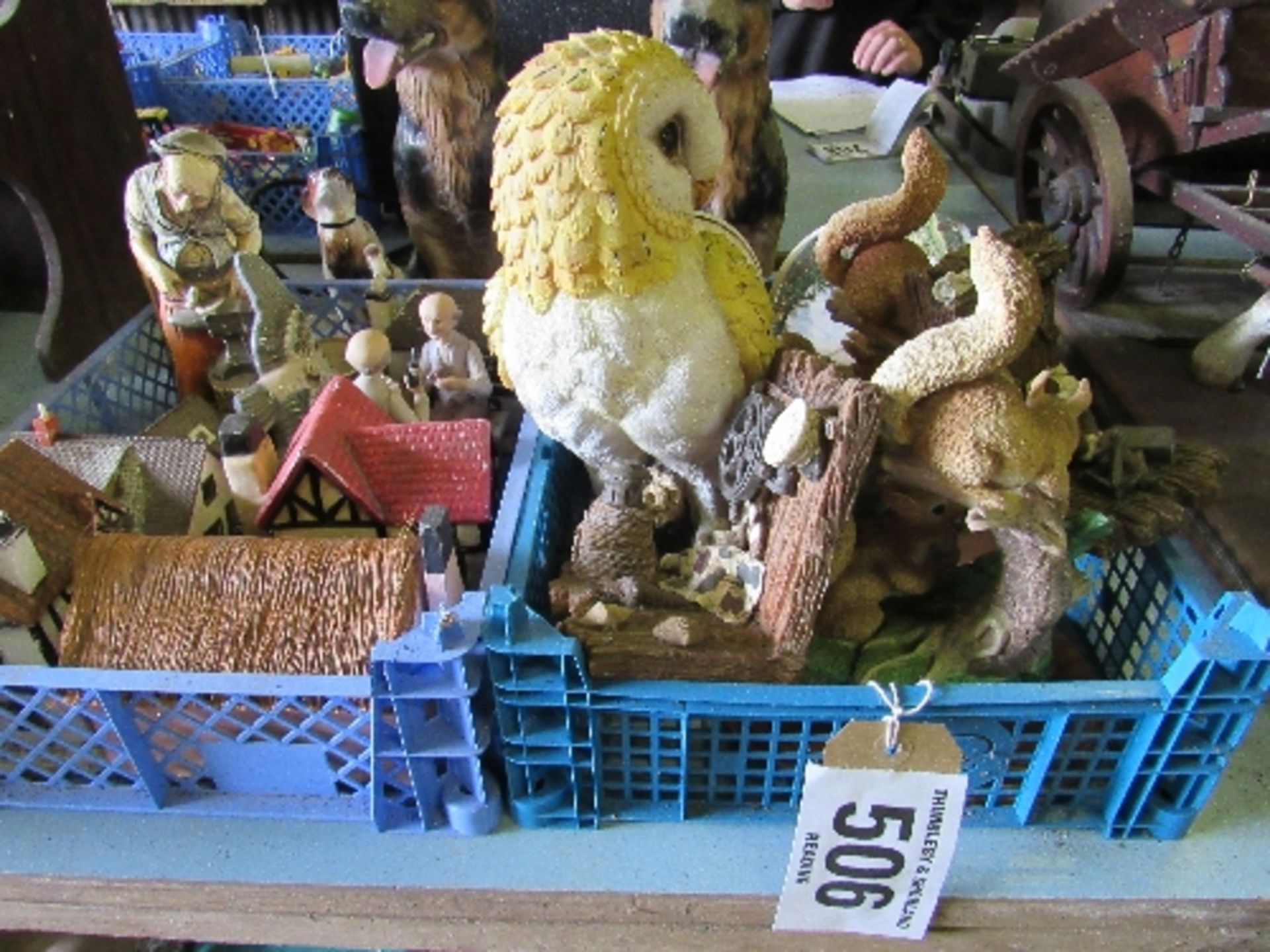 2 trays of various models, animals, houses, plaques