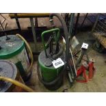 Oil dispensing bucket