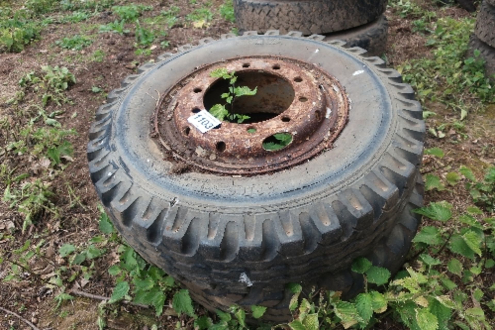 Pair of wheels and tyres 10.00-20