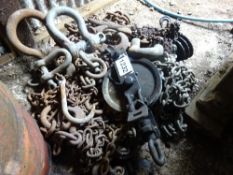 Assorted lifting chains 'D' shackles and hooks