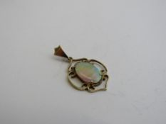 9ct gold & opal pendant, weight 1.4gms. Estimate £60-80.