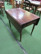 Mahogany Pembroke table, 89cms x 105cms (open) x 72cms. Estimate £30-50.