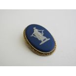 9ct gold Wedgwood cameo brooch. Estimate £150-180.