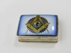 925 silver small box with enamel Masonic emblem to lid. Estimate £25-40.