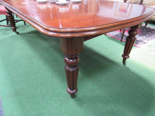 Mahogany wind-out extendable table with 2 leaves & winding handle, 143cms x 119cms x 72cms. Estimate - Image 3 of 3