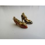 2 V&A museum enamel shoe pendants. Estimate £10-20.