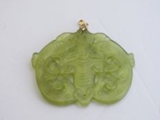 Oriental jade coloured carved hard stone pendant. Estimate £40-60.