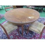 G-Plan circular extendable dining table, diameter 122cms. Estimate £20-40.