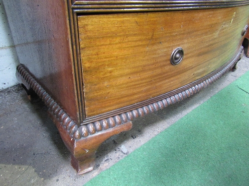 Mahogany bow fronted chest of drawers with long frieze drawer above 2 over 3 graduated drawers, - Image 5 of 5